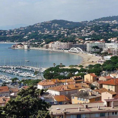 : Avec Piscine, Parking, Climatisation Et Terrasse - Fr-1-226-294 Apartamento Sainte-Maxime